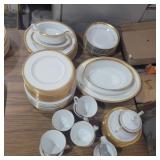 Noritake China set 8 dinner plates, 8 salad