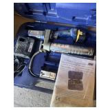 Lincoln 12 V power lube grease gun with battery