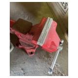 4 1/2 inch bench vice