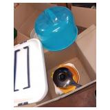 Traveling cake dish 11" x16" & 2 layer cake  plus