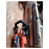 Black & Decker hedge trimmer with extra blade
