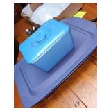 Pyrex 13x9" blue baking dish , 2 large measuring