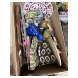 Mixed home decor lot, including spice holders,