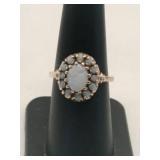 10K opal ring (opal cracked) Marked 10K size 7.