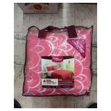 King reversible quilt set with decorative pillow