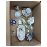 Box of small collectibles , marked mignon bavaria