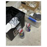 Various lightbulbs, two spring mouse traps, two