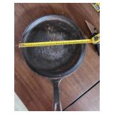 Lodge cast iron skillet