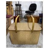 Vintage picnic basket with mini woven round