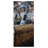 Wooden chest /trunk lid not attached