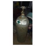 Carbon dioxide tank with gas