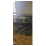 Cuisinart air fryer oven combo (like new)