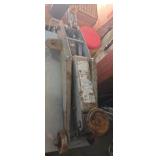 Hydraulic floor jack
