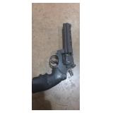 Crossman model 357 co2 powered pellet pistol
