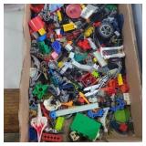 Assorted lego pieces