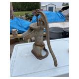 Cast-iron pitcher pump