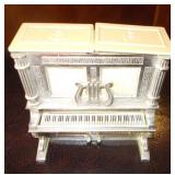 Vtg Piano Salt & Pepper Shakers