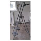 44" Folding Step Ladder