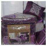 Luxury Queen Bed Ensemble & Pillows