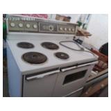 Retro Stove w/ 2 Ovens