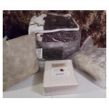 Ultra Mink\Fur Comforter, Queen Sheet Set, Pillows