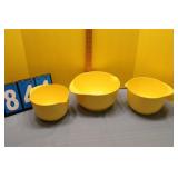 3 Yellow Plastic Mixing Bowl Set