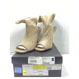Shoes. Size 7.5 lilianas Alina Nude Lycra heel.