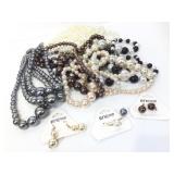 Fashion costume jewelry. Necklaces.