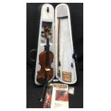 Full size violin in case with accessories