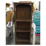 Wood small bookshelf w/3 shelves, glass panel on