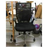 Rolling office chair