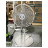 Lasko Floor fan, 3ft tall
