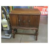 Vtg Small Buffet cabinet, 34x16x36in