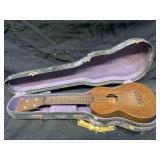 Vtg CF Martin & Co. Ukulele in Case