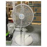 Lasko Floor fan, 3ft tall