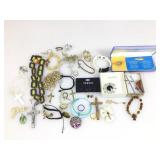 Costume fashion jewelry. Assorted