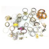 Costume fashion jewelry. Assorted