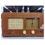 GrunDig Classic international AM/FM Stereo Table