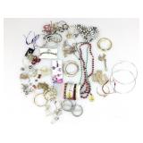 Costume fashion jewelry. Assorted