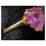 10k Gold Ring W/heart Ruby, Tw 2g, Sz 8 10k Gold Ring W/heart Ruby, Tw 2g, Sz 8