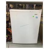Kenmore mini fridge. Untested, approx