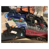 Dadawen showboot size 7, assorted tote and canvas