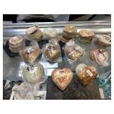 7 Onyx hearts w/approx 31 Onyx bases, 2.5x2.5x1in