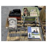 Picnic Time outdoor blanket, 2 metal luggage