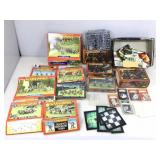 War Hammer miniature figures, display boxes &