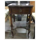 Vtg The Windsor furniture company side table