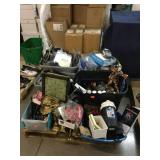 Assorted household items incl. kitchen items,