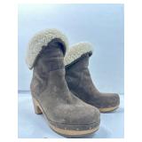 UGG heel boot shoes Size 6