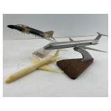 McDonnell Douglas DC-9 model plane on stand &