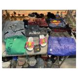 Collections of womanï¿½s clothingï¿½s incl. skirts,